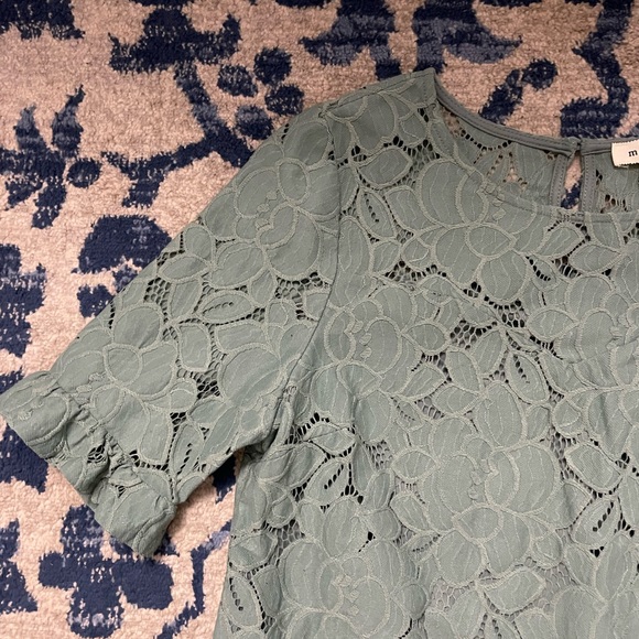 Monteau Lace Top - Picture 4 of 11